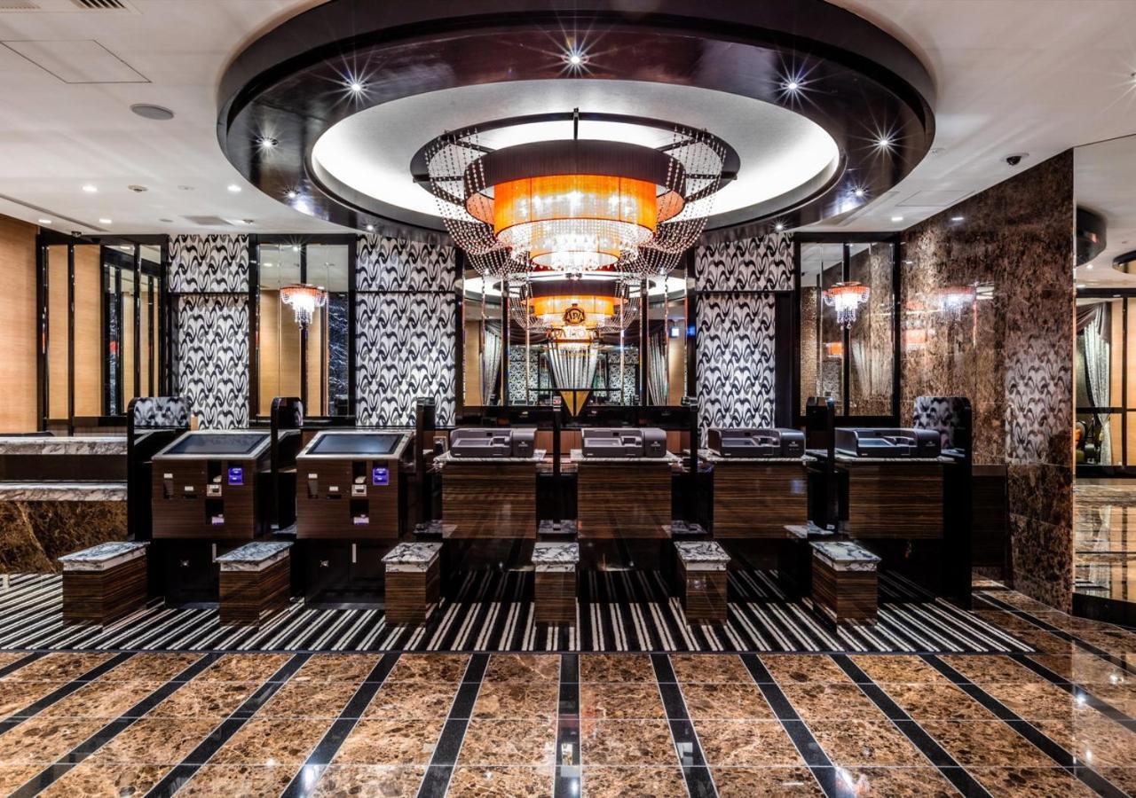 Apa Hotel Higashi Shinjuku Kabukicho Tower Токио Экстерьер фото
